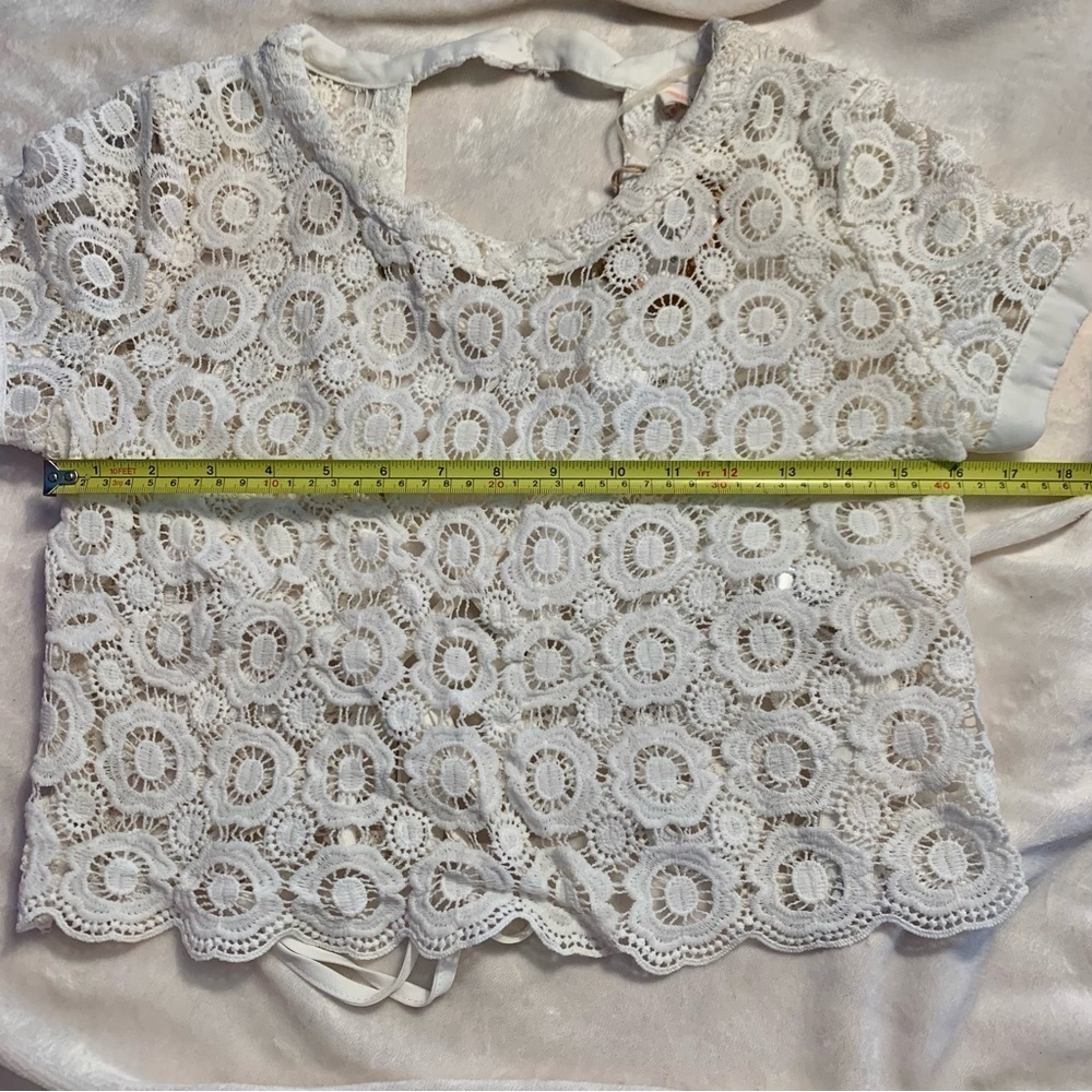 NWT L’Atiste Lace Crop Top Medium White Floral Crochet Design Lace-Up Back New - Picture 15 of 16